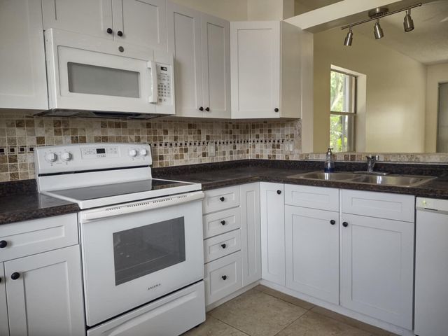 18081 SE Country Club Drive Apt 341, Jupiter, FL 33469