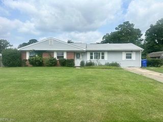 5517 Lake Rd RD, Suffolk, VA 23435