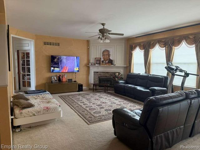 33889 Stonecrest Drive, Sterling Heights, MI 48312
