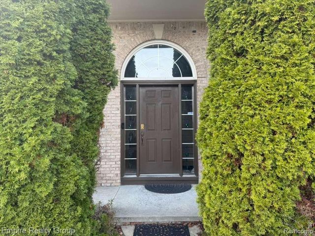 33889 Stonecrest Drive, Sterling Heights, MI 48312