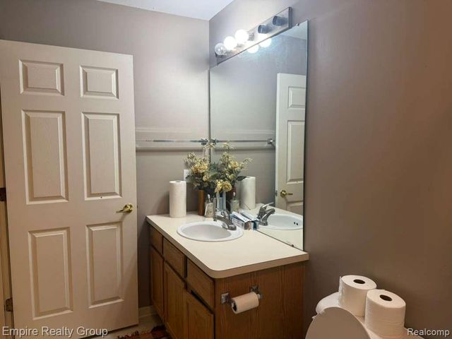33889 Stonecrest Drive, Sterling Heights, MI 48312