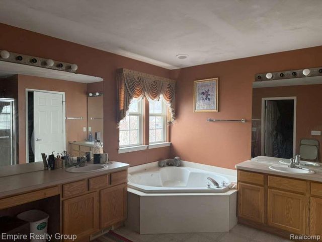 33889 Stonecrest Drive, Sterling Heights, MI 48312