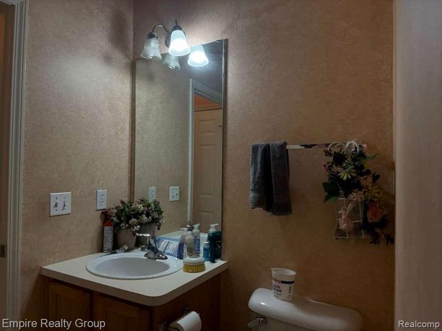 33889 Stonecrest Drive, Sterling Heights, MI 48312