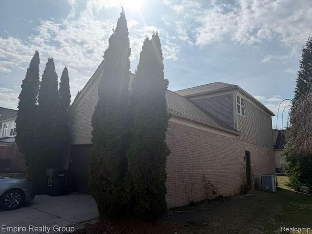 33889 Stonecrest Drive, Sterling Heights, MI 48312