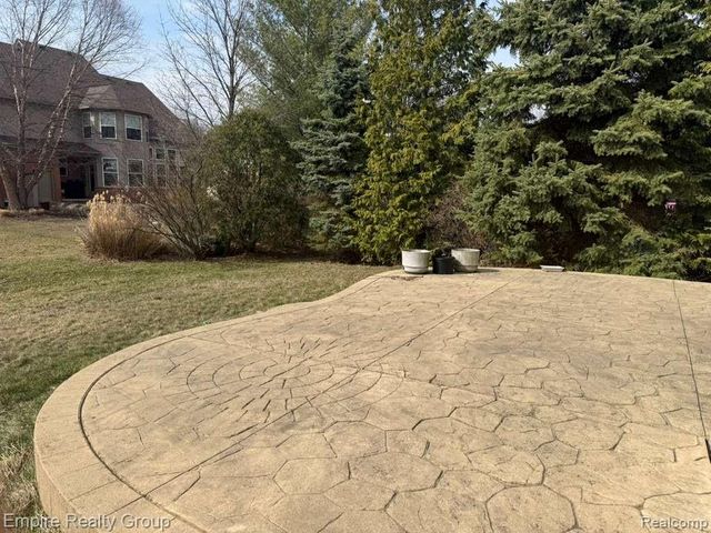 33889 Stonecrest Drive, Sterling Heights, MI 48312