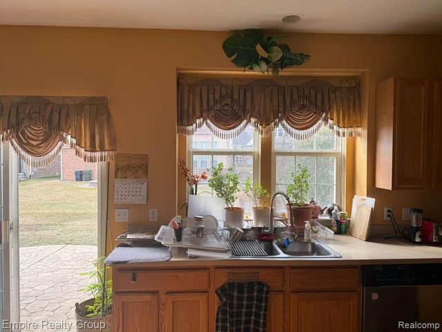 33889 Stonecrest Drive, Sterling Heights, MI 48312