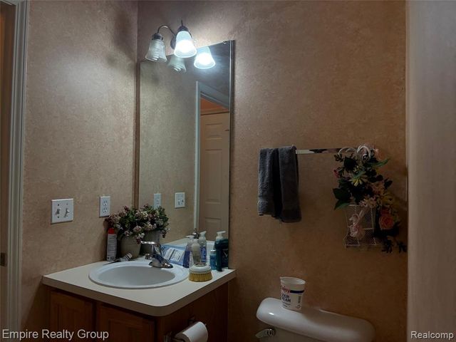 33889 Stonecrest Drive, Sterling Heights, MI 48312