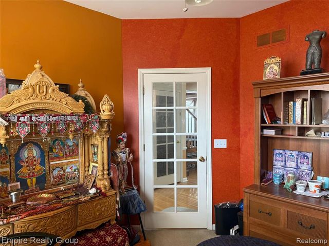 33889 Stonecrest Drive, Sterling Heights, MI 48312