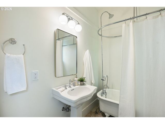 6404 Ne 10TH Ave, Portland, OR 97211