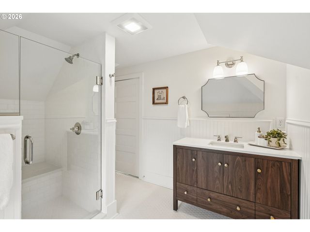 6404 Ne 10TH Ave, Portland, OR 97211