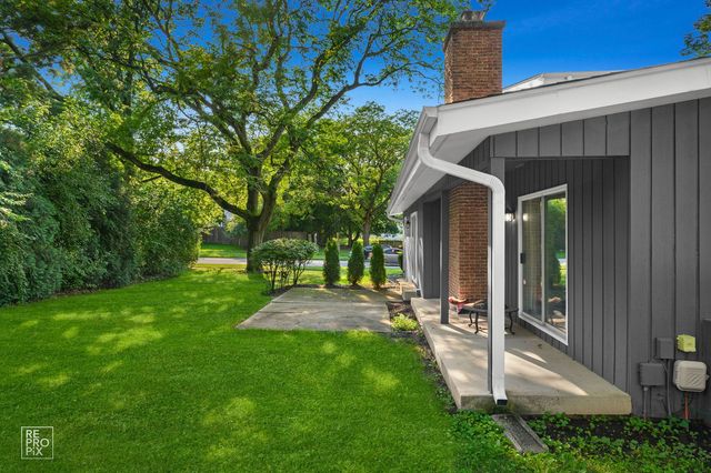 6S575 Bridlespur Drive, Naperville, IL 60540