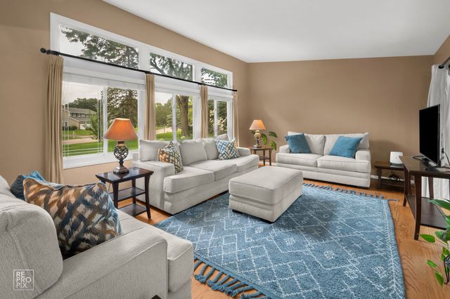 6S575 Bridlespur Drive, Naperville, IL 60540