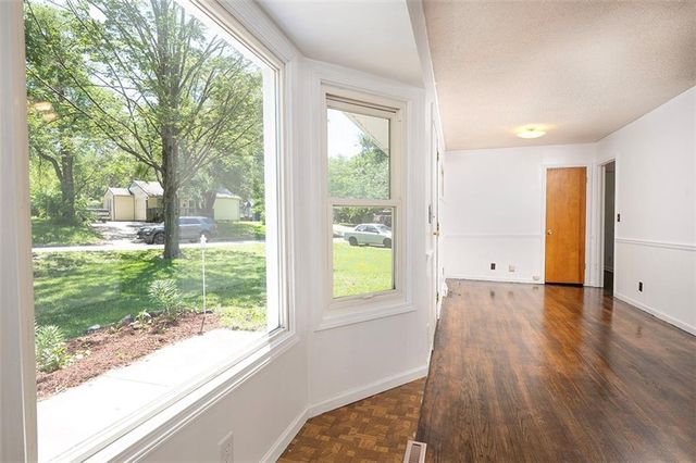 400 Lacy Lane, Belton, MO 64012