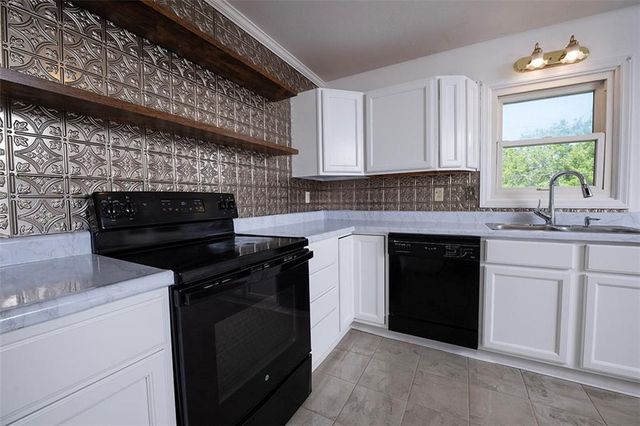400 Lacy Lane, Belton, MO 64012