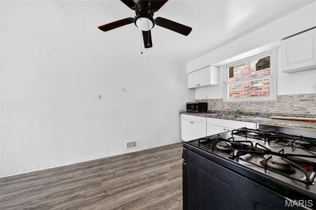 4211 Ravenwood Avenue, St Louis, MO 63121