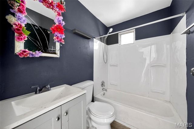 4211 Ravenwood Avenue, St Louis, MO 63121