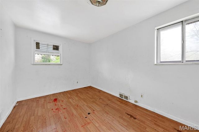 4211 Ravenwood Avenue, St Louis, MO 63121