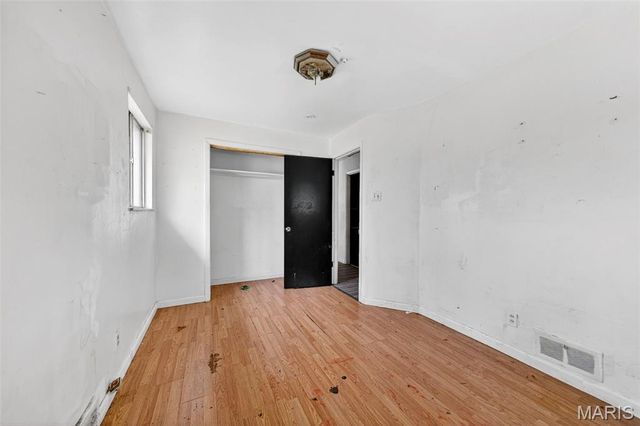 4211 Ravenwood Avenue, St Louis, MO 63121