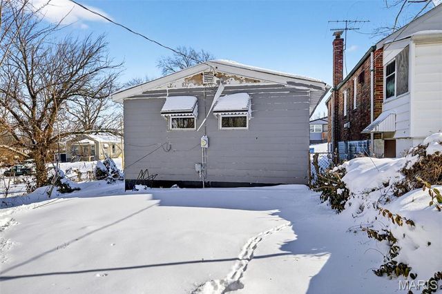 4211 Ravenwood Avenue, St Louis, MO 63121