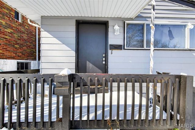 4211 Ravenwood Avenue, St Louis, MO 63121