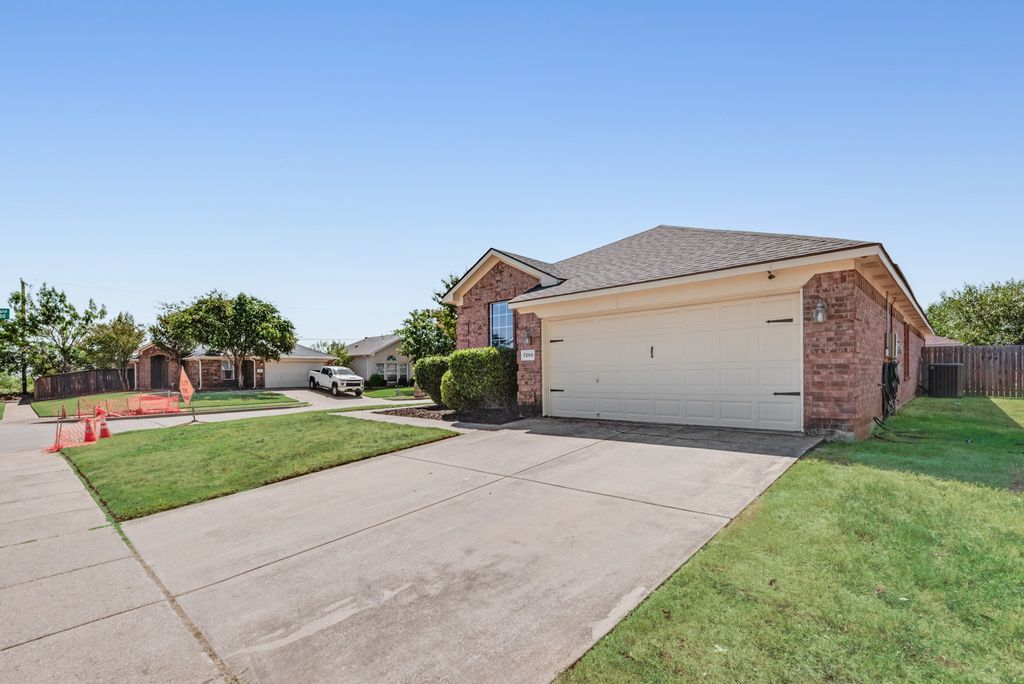7266 Wild Wing Drive, Fort Worth, TX 76120 — photo 3