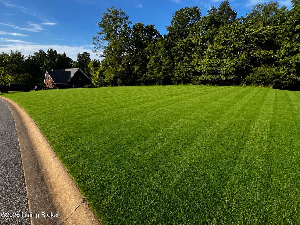 1834 Grand Ridge Rd, Louisville, KY 40214