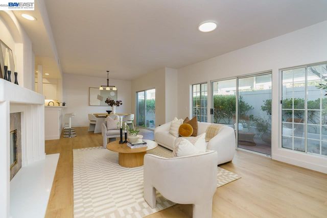 8591 Via Mallorca F, San Diego, CA 92037