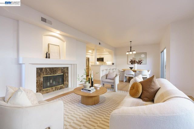 8591 Via Mallorca F, San Diego, CA 92037