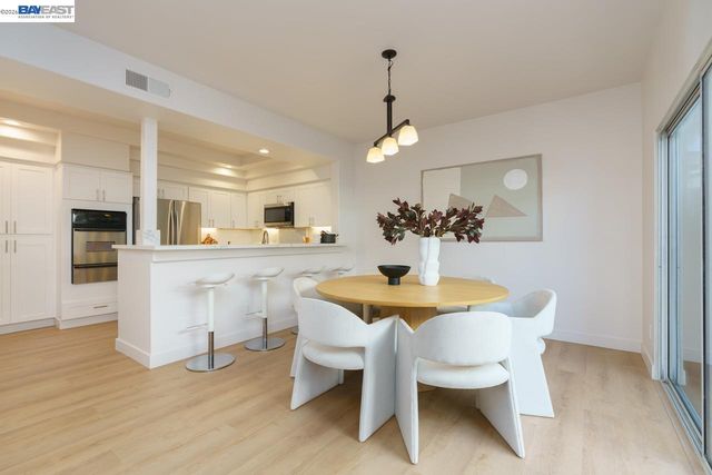 8591 Via Mallorca F, San Diego, CA 92037