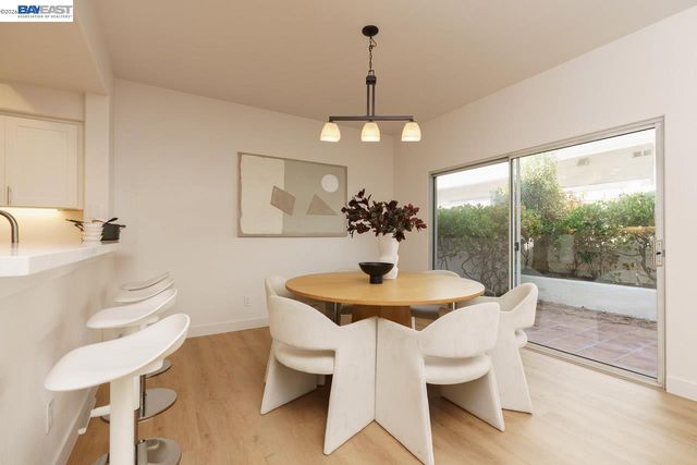 8591 Via Mallorca F, San Diego, CA 92037
