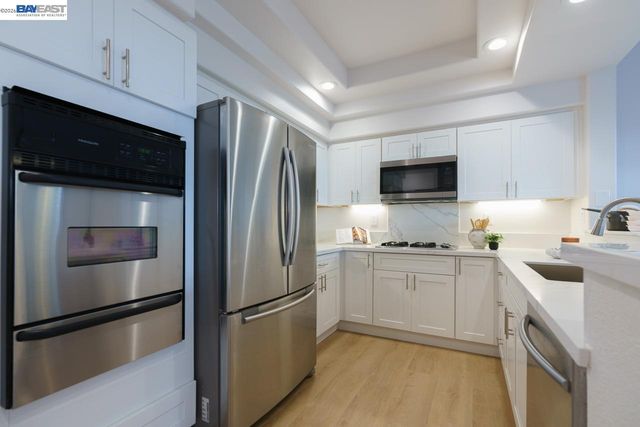 8591 Via Mallorca F, San Diego, CA 92037