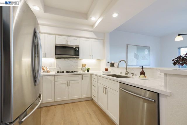 8591 Via Mallorca F, San Diego, CA 92037
