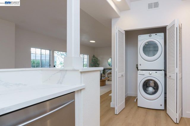 8591 Via Mallorca F, San Diego, CA 92037
