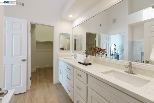 8591 Via Mallorca F, San Diego, CA 92037