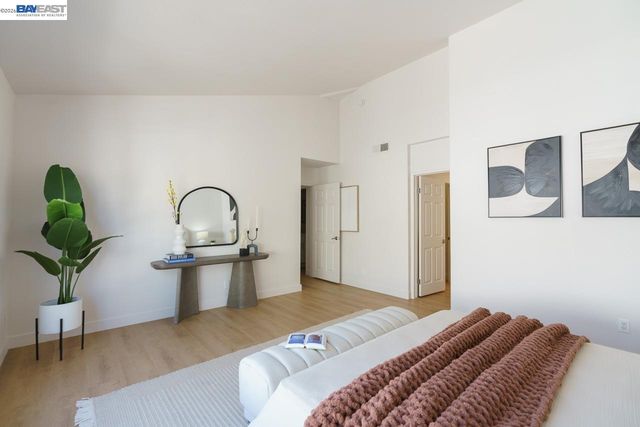 8591 Via Mallorca F, San Diego, CA 92037