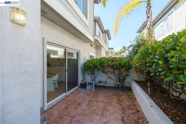 8591 Via Mallorca F, San Diego, CA 92037