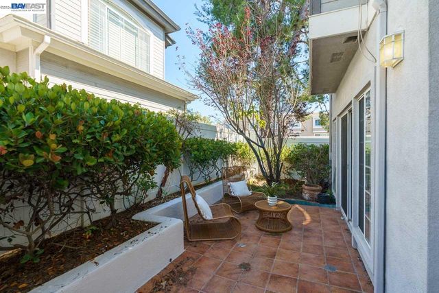 8591 Via Mallorca F, San Diego, CA 92037