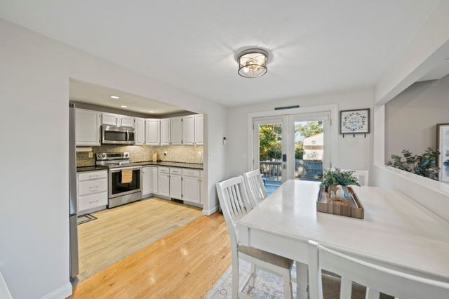 10 Spectacle Pond Terrace, Wareham, MA 02538