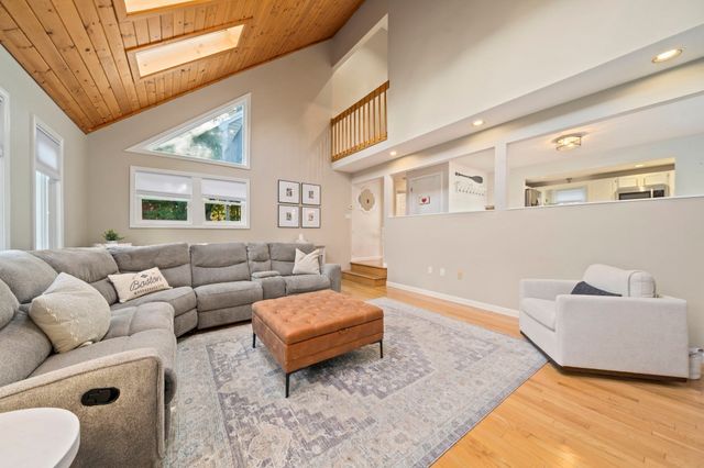 10 Spectacle Pond Terrace, Wareham, MA 02538