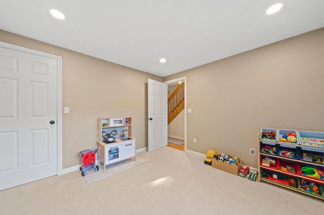 10 Spectacle Pond Terrace, Wareham, MA 02538