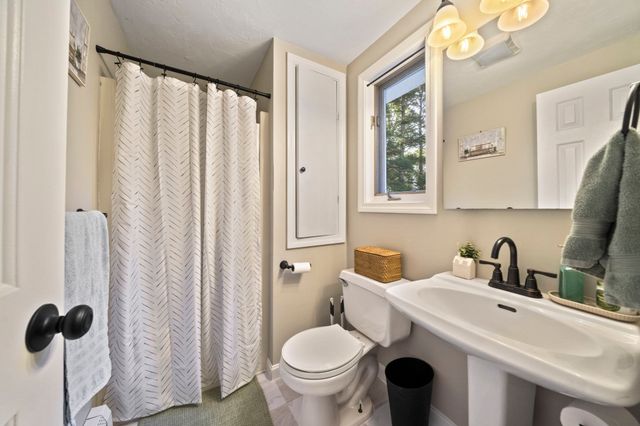 10 Spectacle Pond Terrace, Wareham, MA 02538
