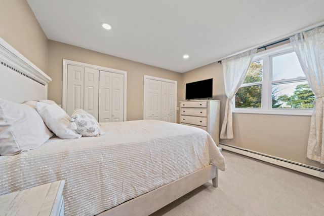 10 Spectacle Pond Terrace, Wareham, MA 02538