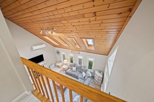 10 Spectacle Pond Terrace, Wareham, MA 02538