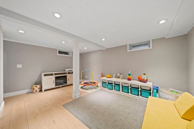 10 Spectacle Pond Terrace, Wareham, MA 02538