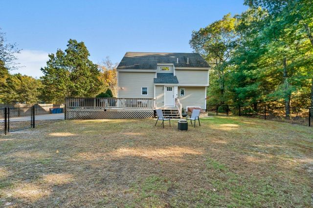 10 Spectacle Pond Terrace, Wareham, MA 02538