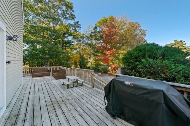 10 Spectacle Pond Terrace, Wareham, MA 02538