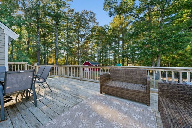 10 Spectacle Pond Terrace, Wareham, MA 02538