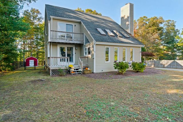 10 Spectacle Pond Terrace, Wareham, MA 02538