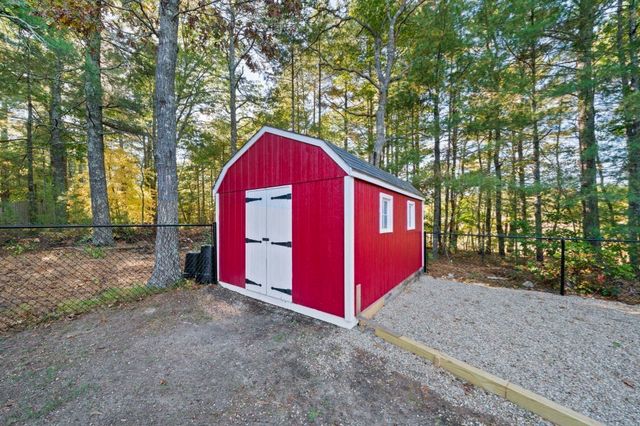 10 Spectacle Pond Terrace, Wareham, MA 02538