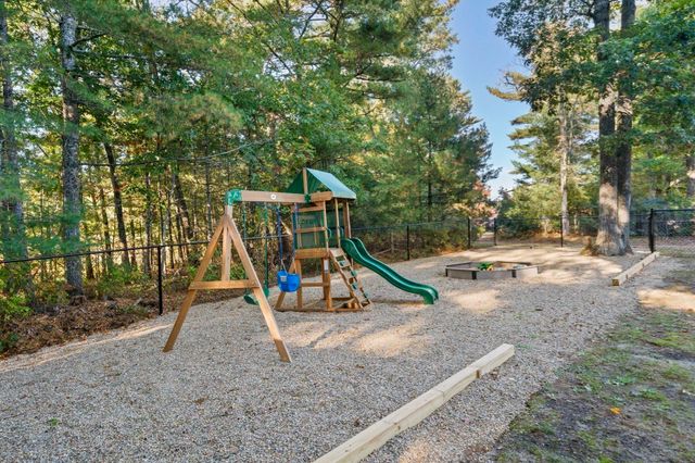 10 Spectacle Pond Terrace, Wareham, MA 02538
